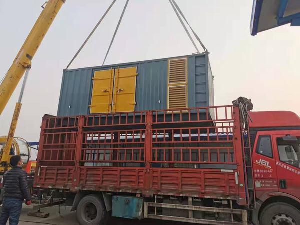 华亭如何根据测量要求选择合适的电压表量程？