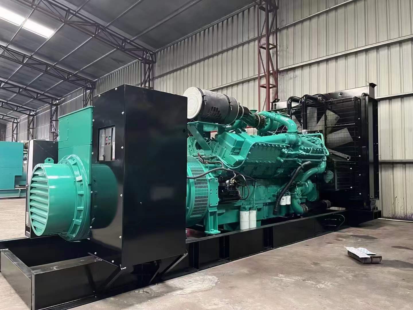 华亭如何评估无功补偿装置的性能和效果？