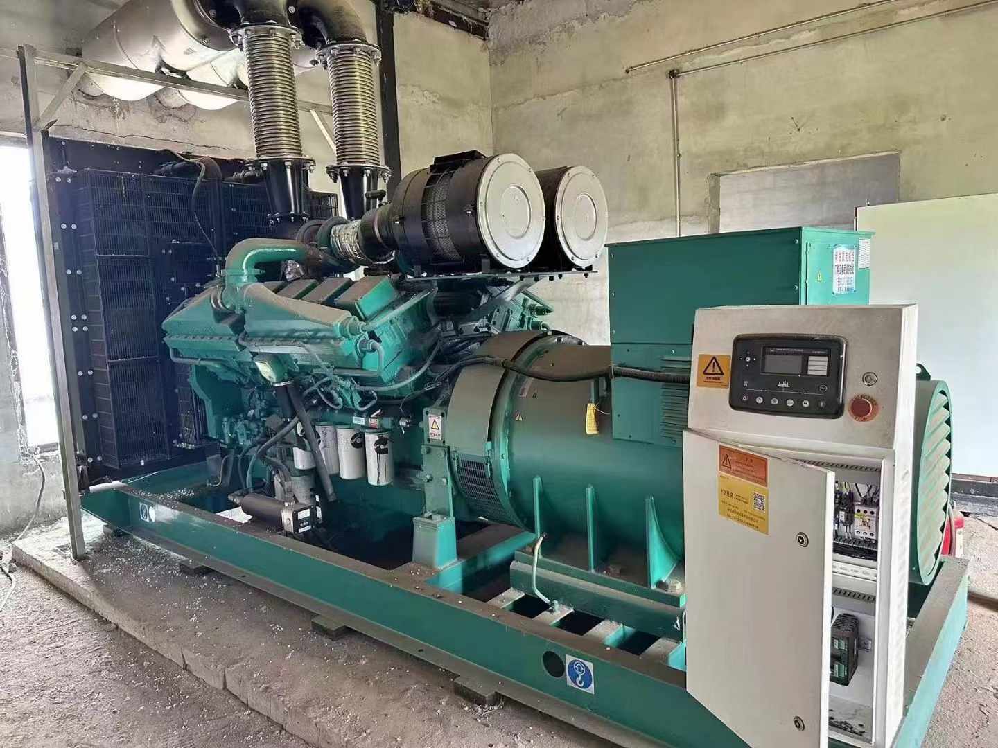 华亭无功补偿装置的性能评估需要考虑哪些因素？