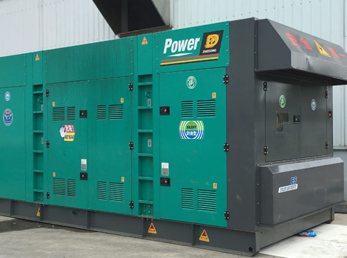 华亭升级发电机组的过程中需要注意哪些安全事项？