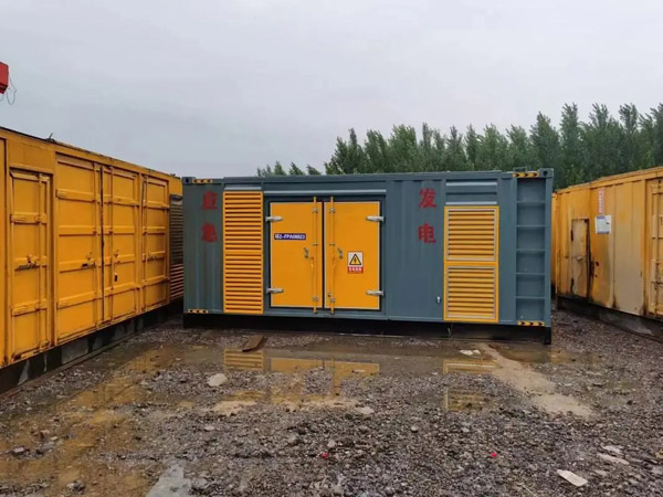 华亭柴油发电机如何判断干式空气滤清器是否需要更换？