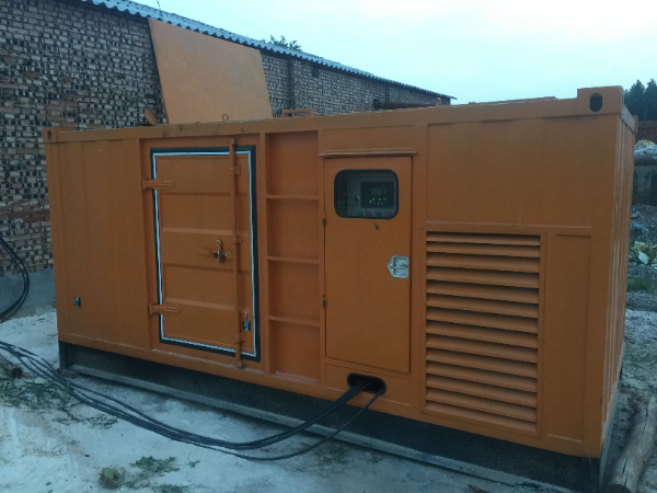 华亭发电机组长期使用中，电缆线的敷设路径有哪些要求？